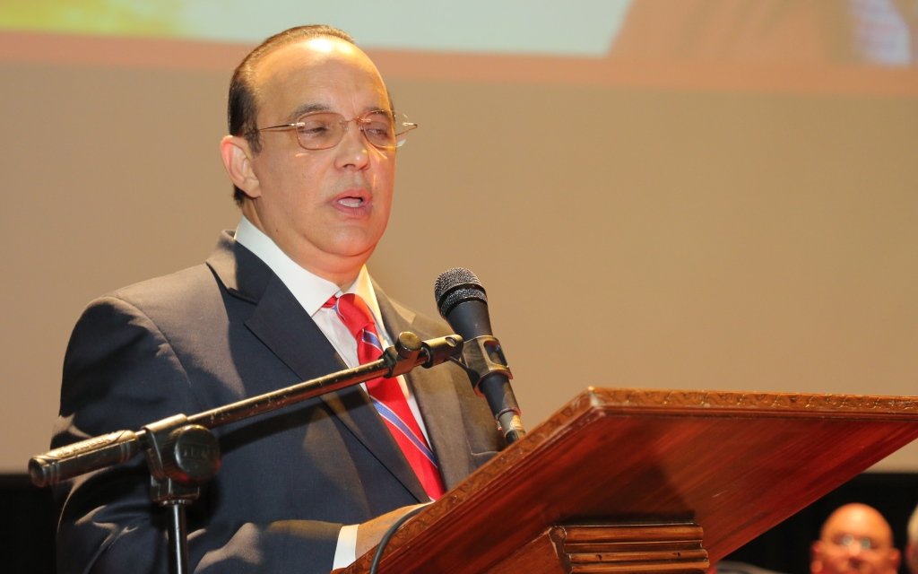 Quique Atún ofrece palabras en lanzamiento de Miguel López en su lanzamiento a diputado